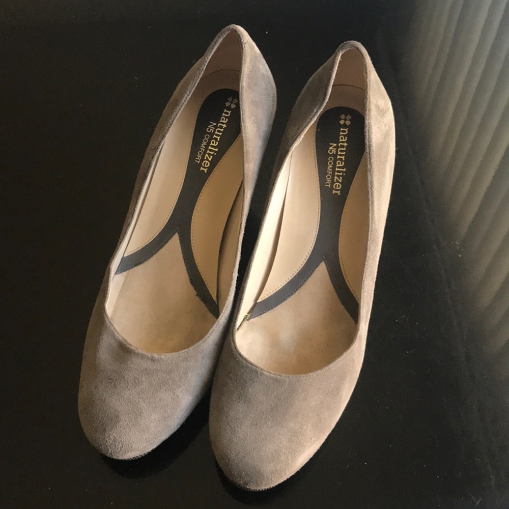 Naturalizer N5 Comfort Gray Suede Heels